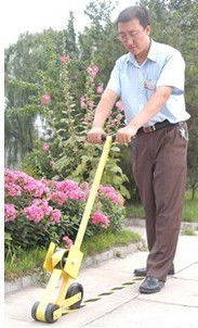 FLOOR TAPE APPLICATOR